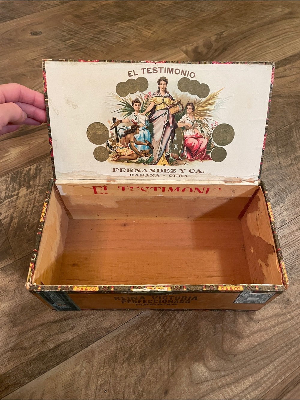 El Testimonio Vintage Decorative Cigar Box - Multicolor
